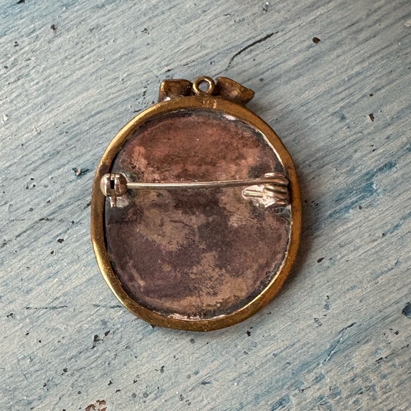 Santorini, Greece, artisan made etched silver pin with gold rim & red cabachon - Picture 6 of 13